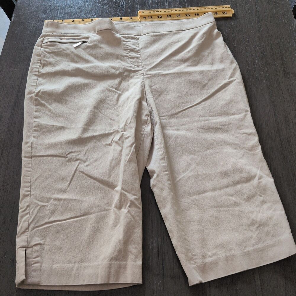 Ladies Large Capris Beige Laura Scott Front Zipper Accent